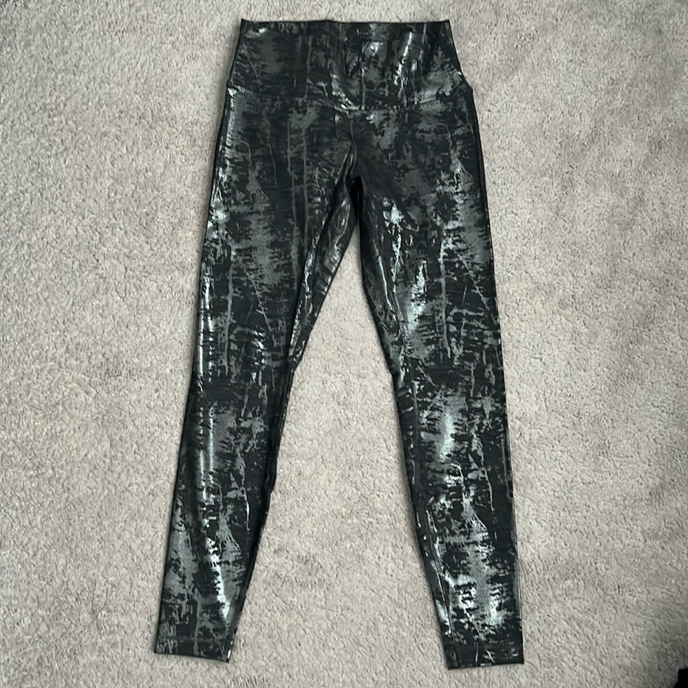 LULULEMON High Waisted Leggings, 7/8 length, women’s 8, EUC, flawless